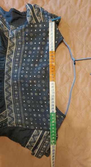 Vestido ganga com apontamentos bordados