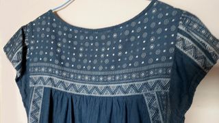 Vestido ganga com apontamentos bordados