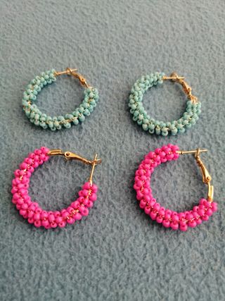 Pendientes de aro fucsia y azul