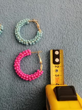 Pendientes de aro fucsia y azul