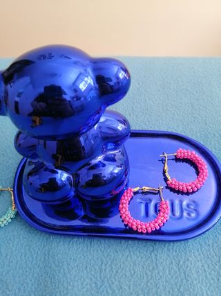 Pendientes de aro fucsia y azul