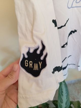 Camiseta GRMY talla XL estilo cropped