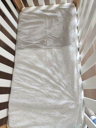COLCHA y PROTECTOR para cuna