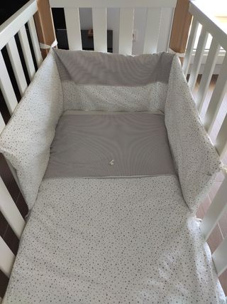 COLCHA y PROTECTOR para cuna