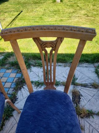 Sillas antiguas de madera maciza