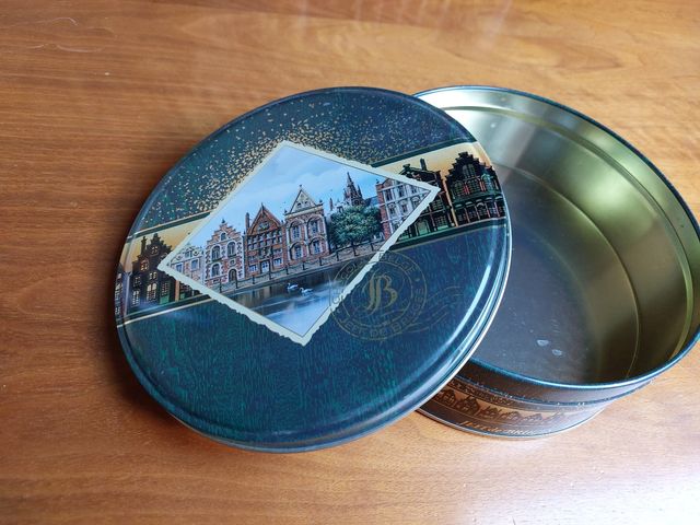 Caja metálica de chocolate belga