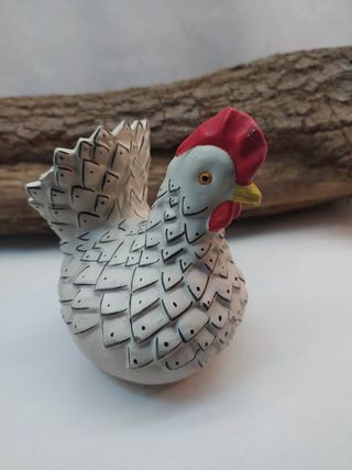 Galinha em cerâmica