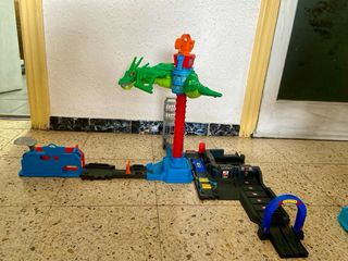 Hot Wheels dragón robótico