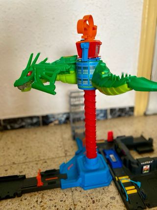 Hot Wheels dragón robótico