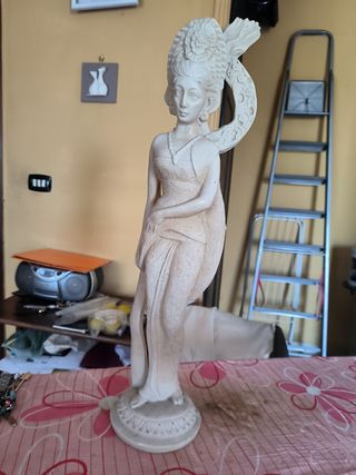 Vendo statua dea in resina in eccellente condizion