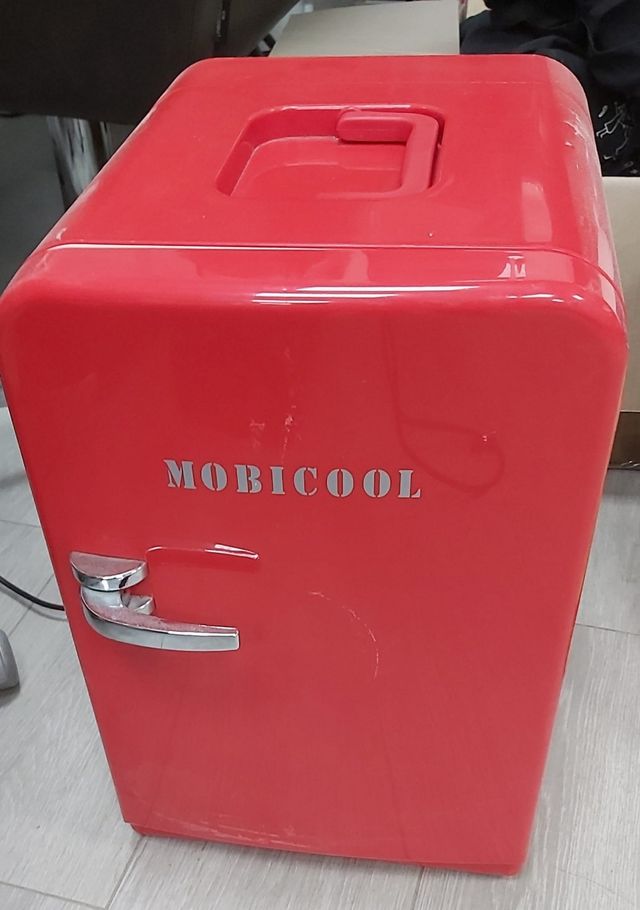 Vendo mini nevera Mobicool F15 color rojo