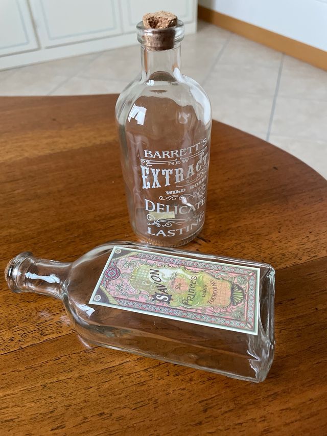 Coppia di bottigliette stile retro’