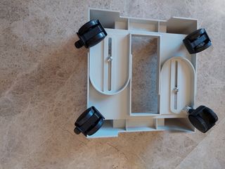 Base para PC con ruedas ajustable