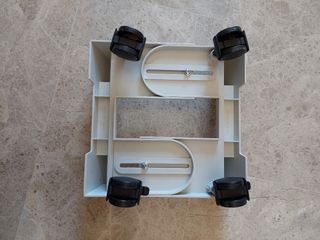 Base para PC con ruedas ajustable