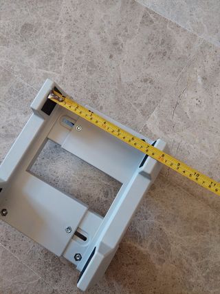 Base para PC con ruedas ajustable