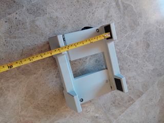 Base para PC con ruedas ajustable