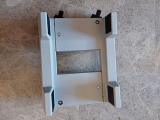 Base para PC con ruedas ajustable