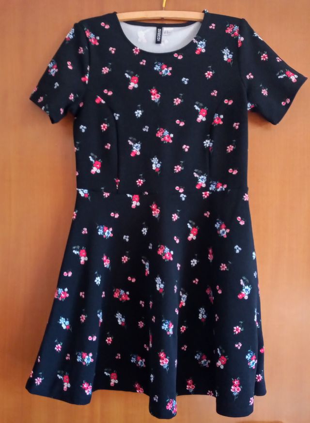 Abito nero a fiori mezza manica gonna mezza ruota