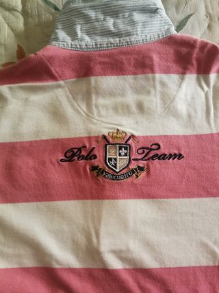 Polo de manga larga unisex.