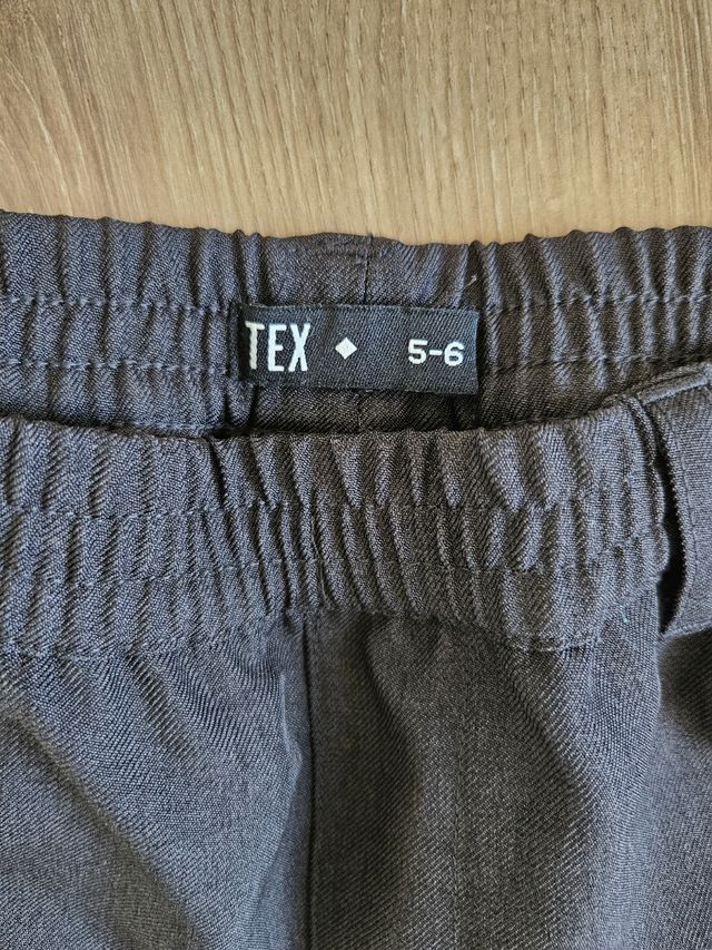 2 pantalones cortos, uniforme Escuelas Ave María