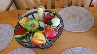 Frutero de forja con frutas