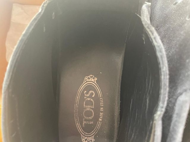 Tod,s. Botas ante azul