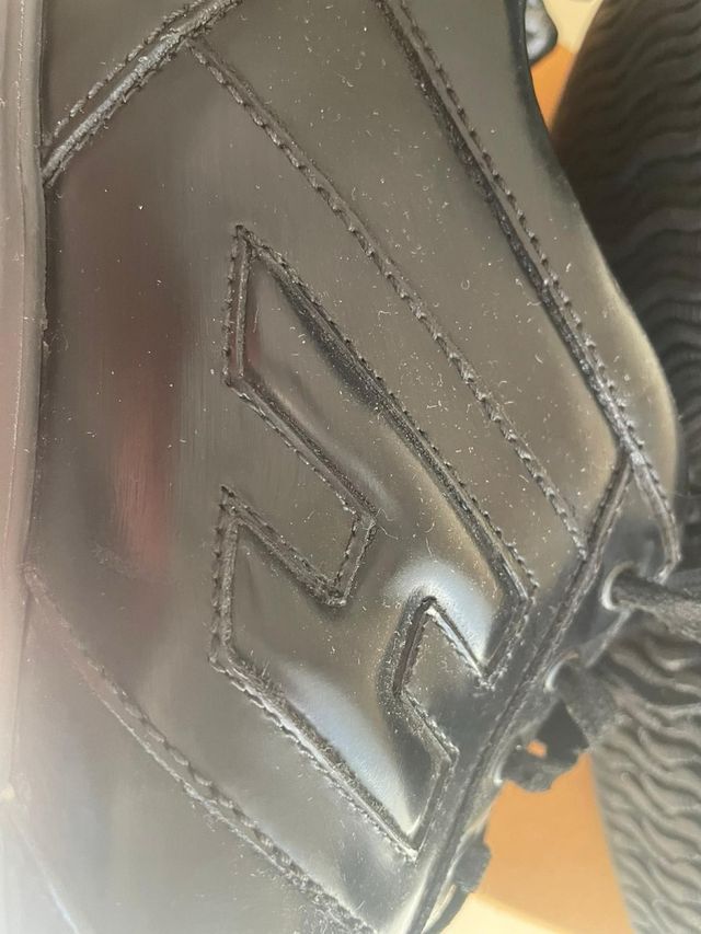 Hogan. Zapato. Negros.