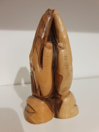 Mano che prega in legno ulivo