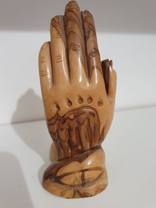 Mano che prega in legno ulivo