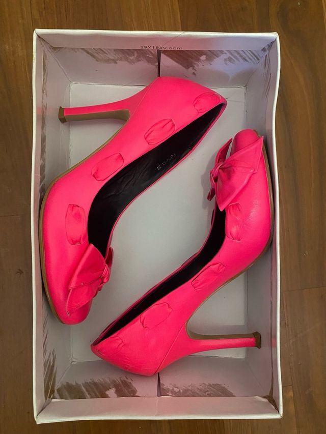 Decollete con tacco a spillo e fiocco