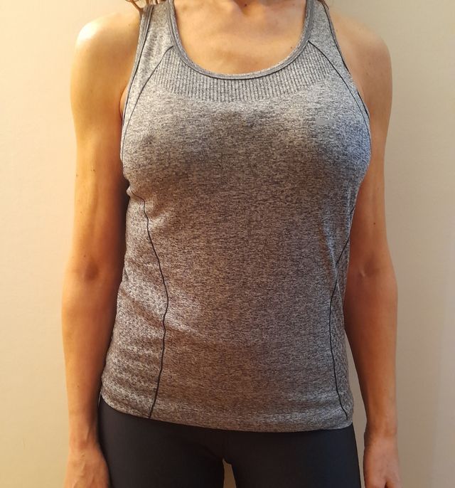 Camiseta nike,gris,nueva sin etiqueta.