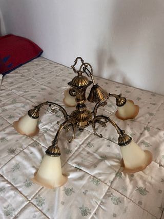 Lámpara de techo y dos de mesitas de bronce