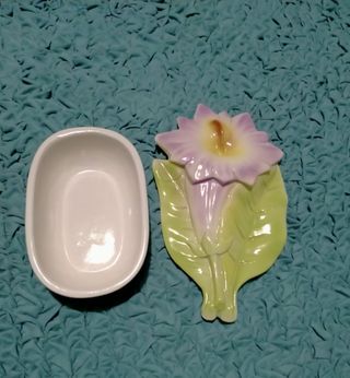 Scatola ceramica porta sapone fiore