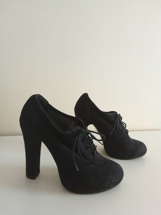 Zapatos de tacón negros 