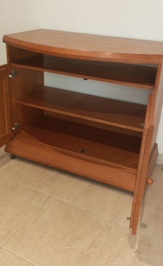 MUEBLE TELEVISIÓN AUXILIAR DE MADERA CON RUEDAS