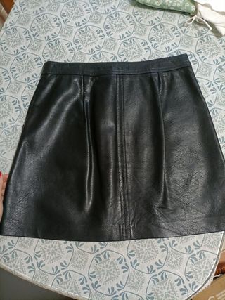 Falda de polipiel 