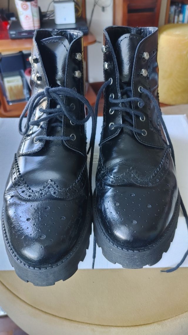 Botin negro cordones