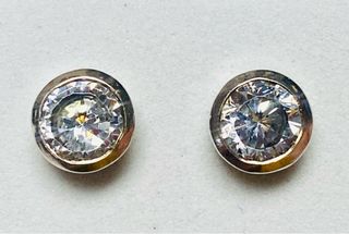 Pendientes dormilones de circonitas plata ley 925