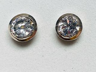 Pendientes dormilones de circonitas plata ley 925