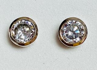 Pendientes dormilones de circonitas plata ley 925