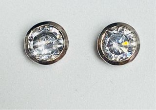 Pendientes dormilones de circonitas plata ley 925
