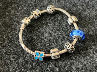 Pulsera plata, Pandora