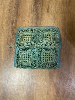 cartera mano turquesa