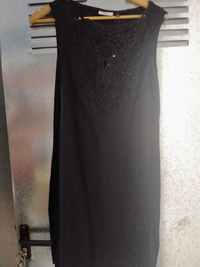 Vestido mini negro, marca only, talla