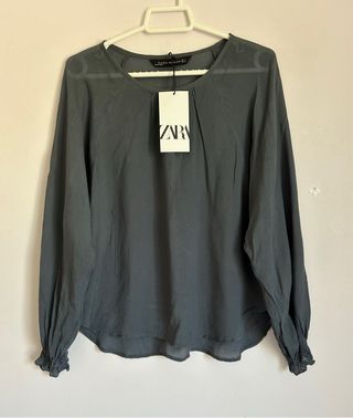 Blusa gris de manga larga