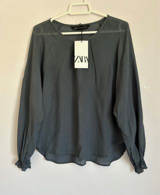 Blusa gris de manga larga