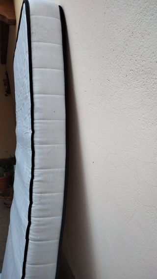 Colchón cama 90 cm × 180cm buenísimo estado. urge