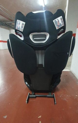 Silla infantil para coche.