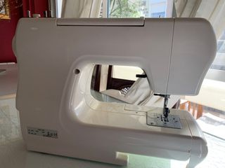 Máquina de coser Alfa modelo  2404. Como nueva.