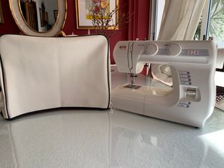 Máquina de coser Alfa modelo  2404. Como nueva.